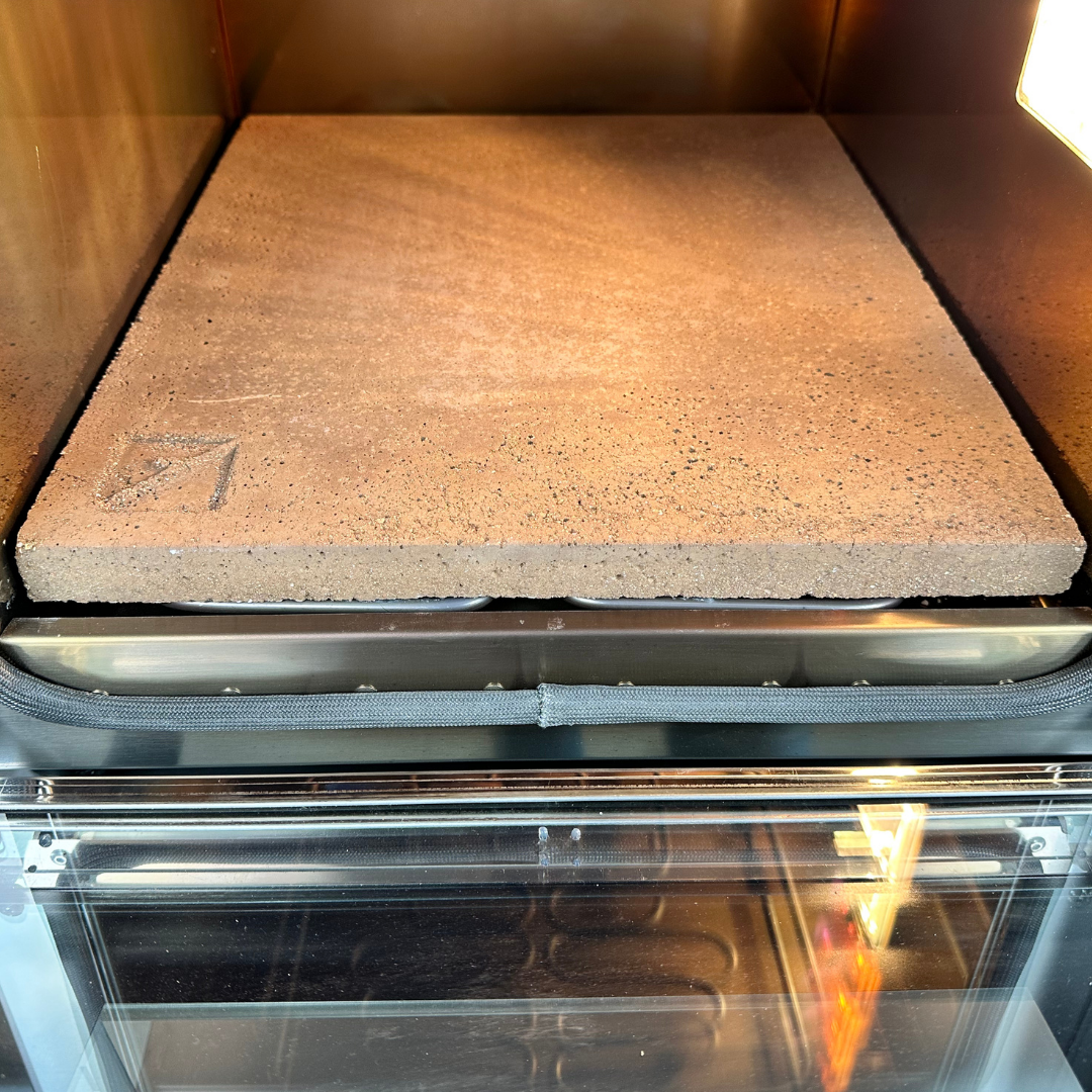 Pietra Effeuno inserita all'interno del forno